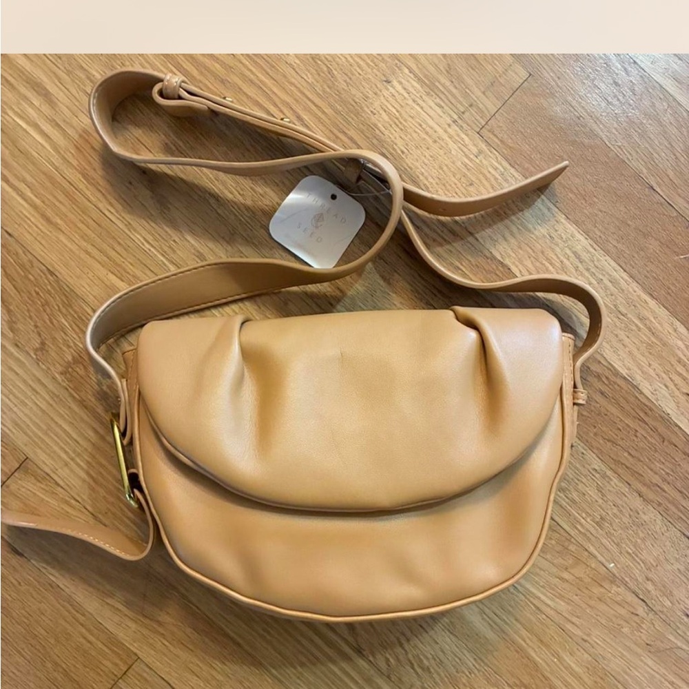 Elegant Tan Leather Shoulder Bag